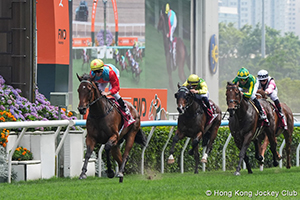 Satono Reve (2nd from right)